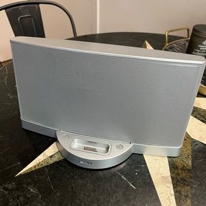 Bose Sound Dock II Series 2 with charging cable and remote